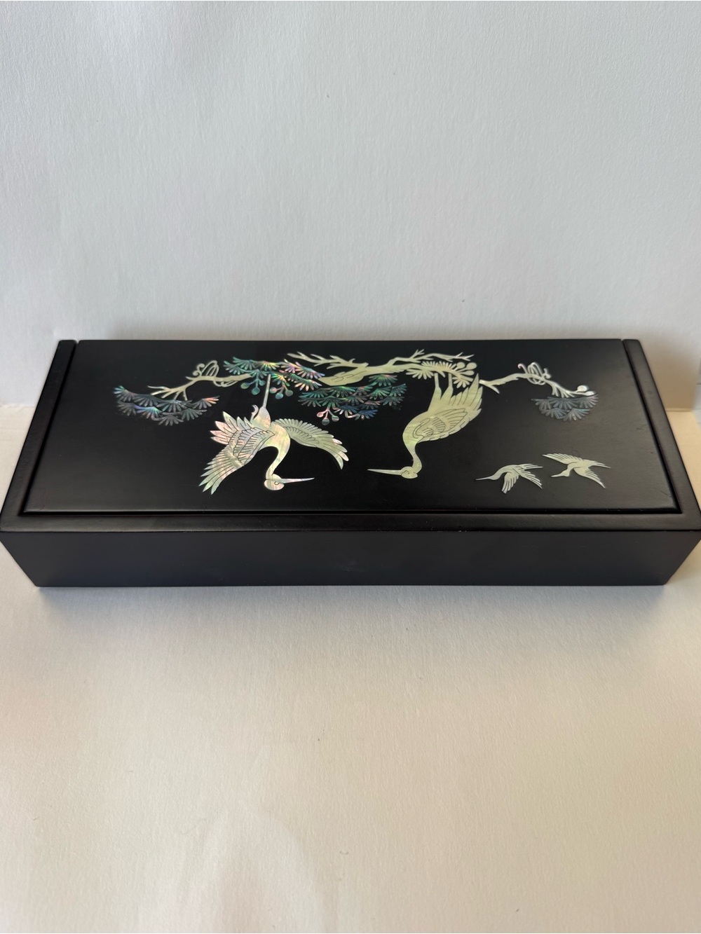 Vintage Korean Lacquerware Trinket Box with Mother-of-Pearl Cranes Inlay. - Picture 3 of 14